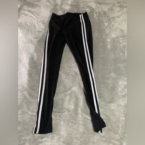 Multiple leggings or sweatpants